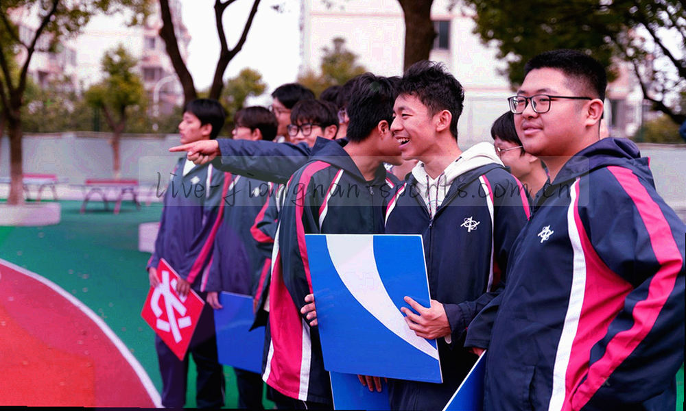 表格列出近五赛季交锋战绩和赔率变化